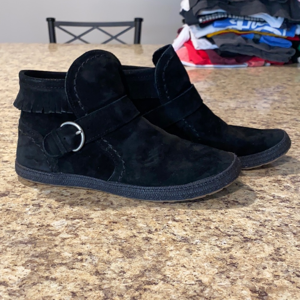 Ugg’s ankle boot